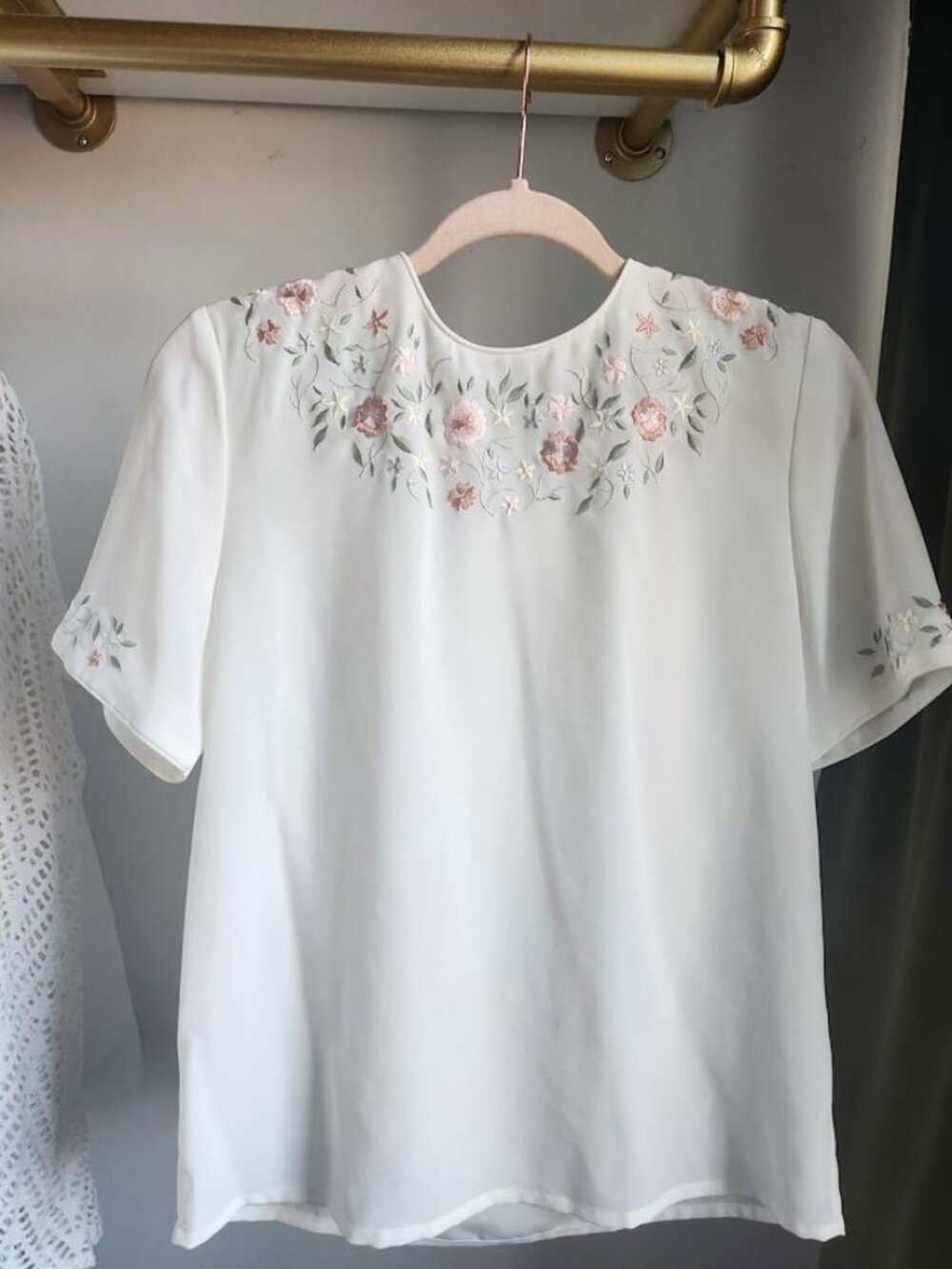 Vintage Christie & Jill Womens White Floral Embroidered Button Blouse